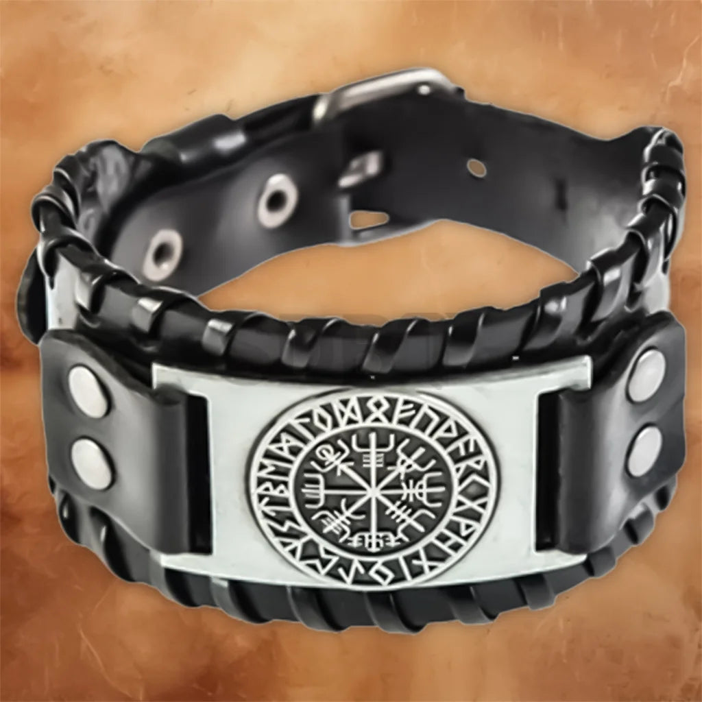 Close-up of the secure clasp on the Men's Vintage Norse Viking leather bracelet with premium craftsmanship.