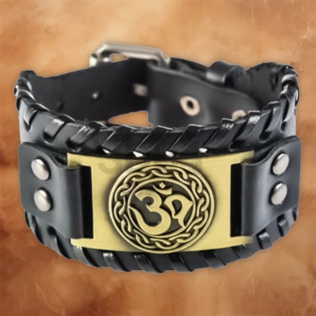 Detailed braided leather design on the Men's Vintage Viking bracelet inspired by traditional Norse style.